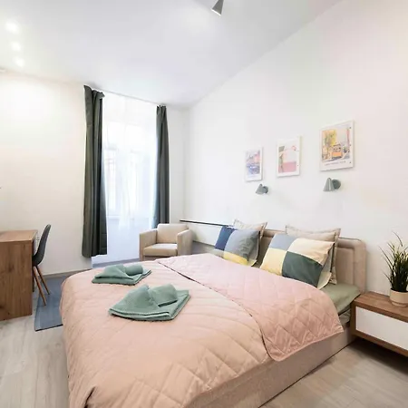 Canvas 2 Bedrooms K13 アパート ブダペスト