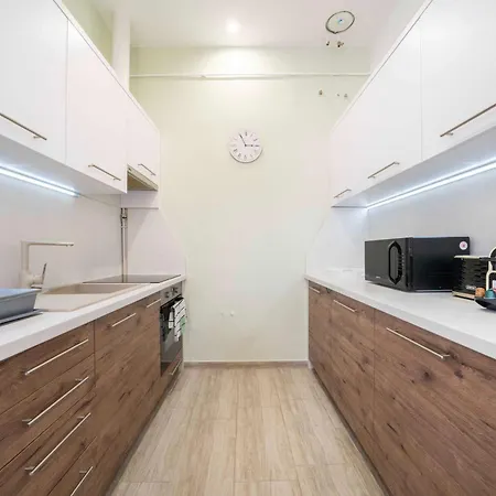 Canvas 2 Bedrooms K13 Будапешт